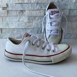 Converse Chuck Taylor All Star Classic - White - Women’s 7 or Men’s 5